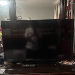 Insignia 36 inch TV