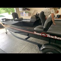 2020 Bass Tracker Like New <100 Hours On 50 Mercury 