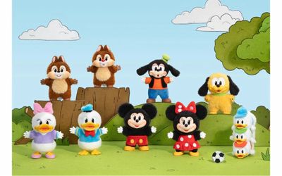 POP MART-BRAND NEW SEALED CASE-Mickey Family Cute Together Keychain