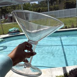 Giant martini glasses (5). Clear plastic 12” (set of 5)