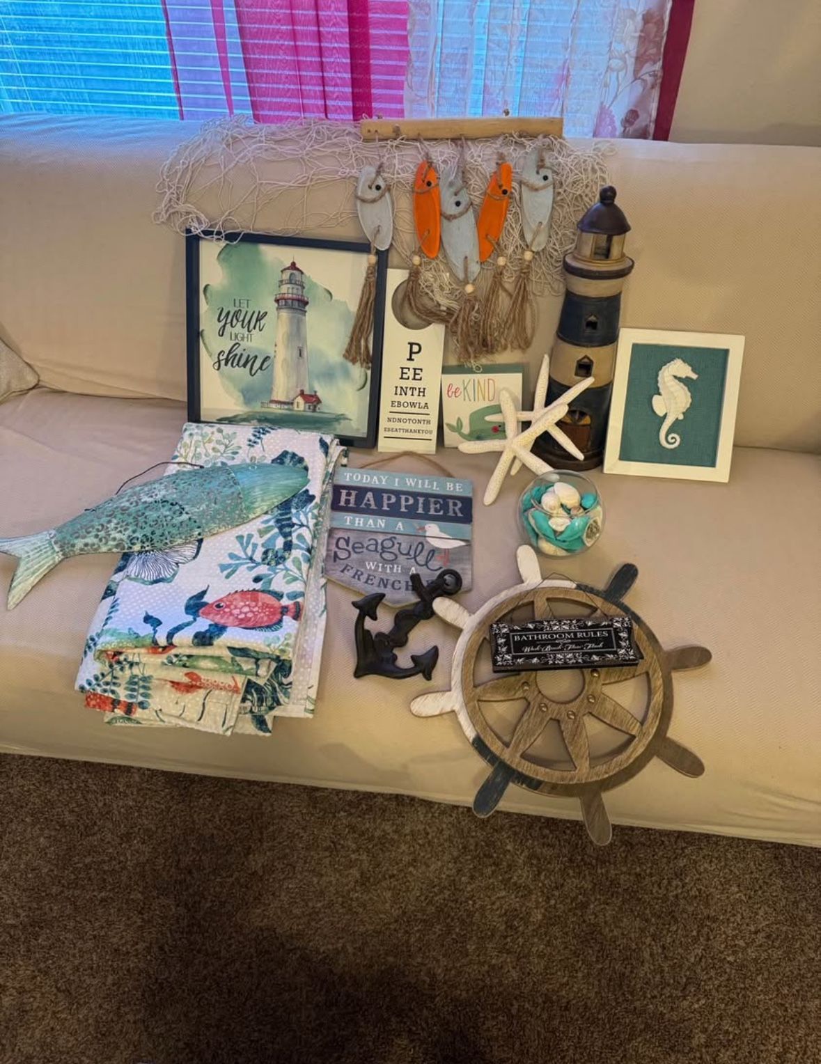 By The Sea Bathroom, Decorations