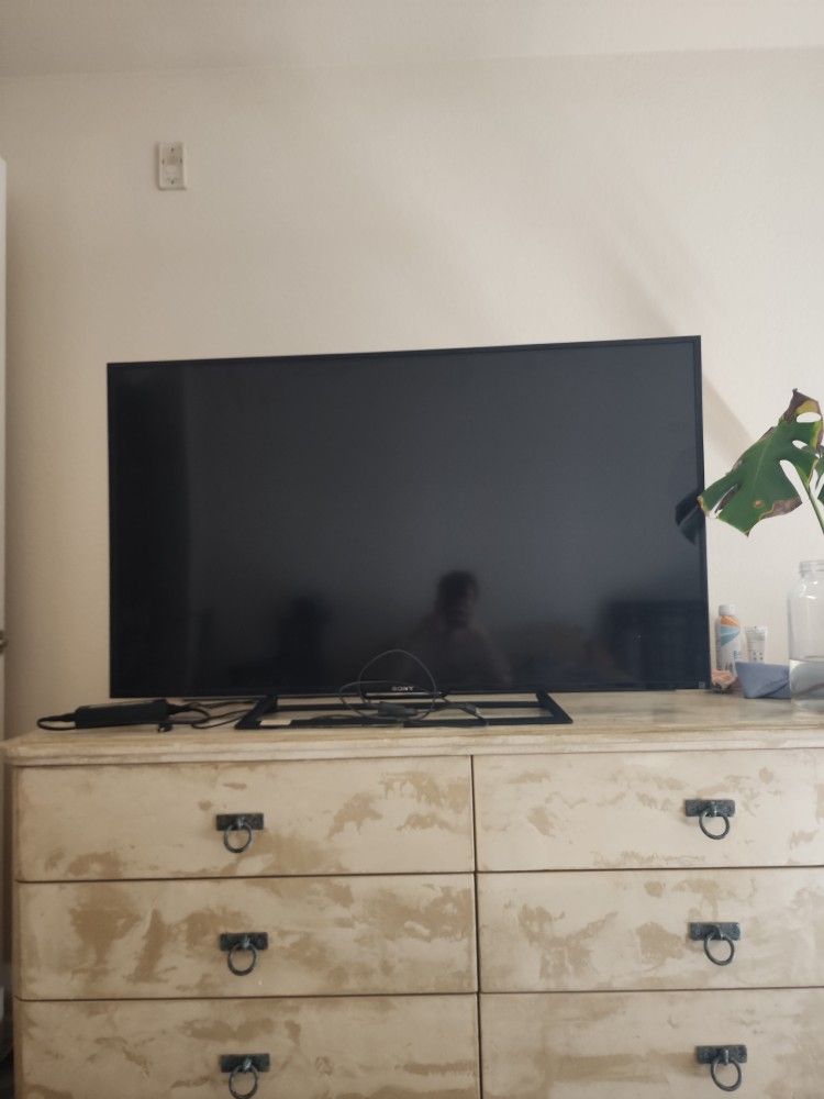 40" Sony Bravia Smart TV & Chromecast