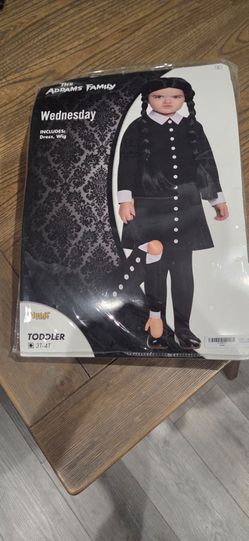 Little girl wensday adams costume