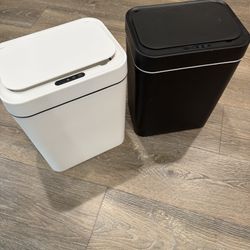 2x Touchless Trash Can