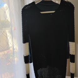 Black/white sweater