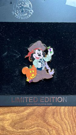 Disney Trading Pin: Jack Sparrow Mickey Mouse Pirates of The Caribbean Pin