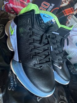 LeBron 19 size 8.5 men’s