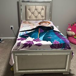 ✨ Silver Twin Bed Frame with Headboard ✨