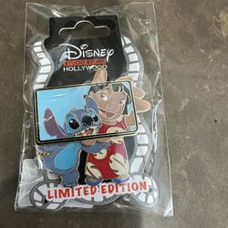 DSSH Lilo & Stitch Selfie Pin