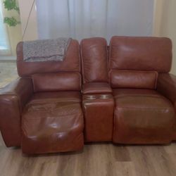 Leather Sectional Sofa – Great Condition 