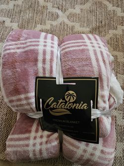 Catalonia PINK Sherpa Blanket $8 NEW