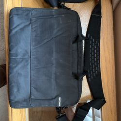 incase laptop case 13”