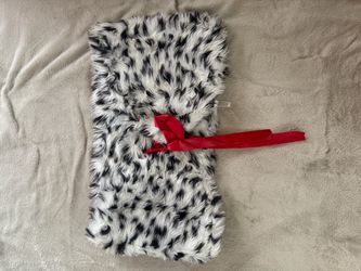 Cruella De Vil Shrug