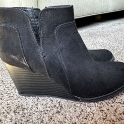 David Aaron Black faux leather 9.5 Ankle booties