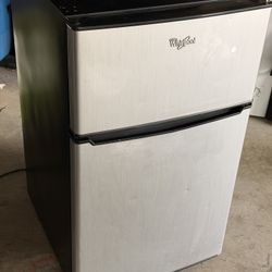 Whirlpool mini-fridge