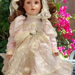 Porcelain Doll With Stand 187/3500 