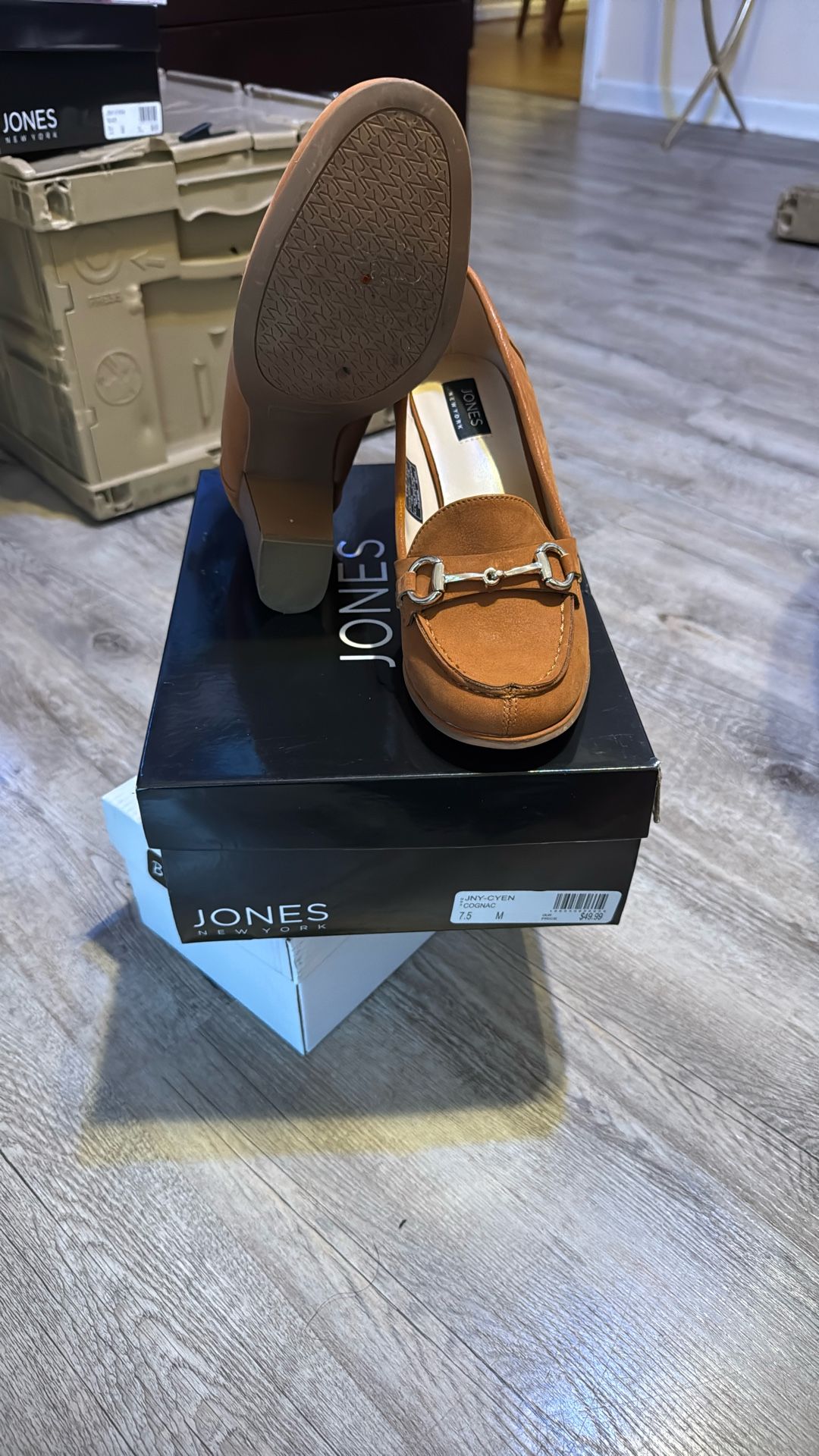 Size 7 1/2 cognac color medium Jones, New York that kills