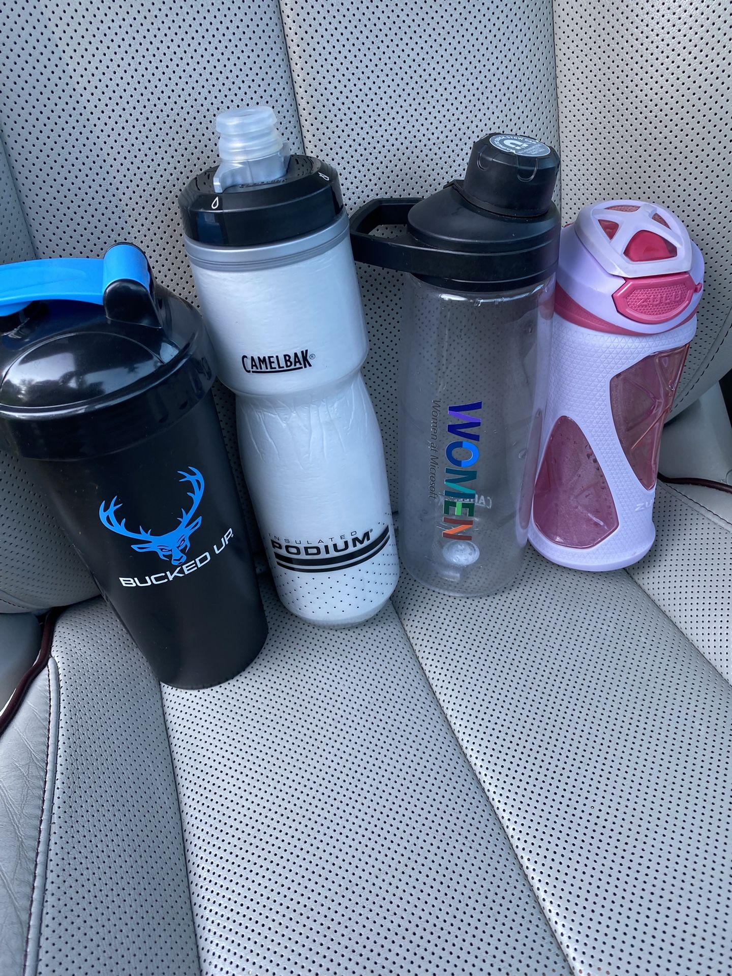 12 USED water bottle, excellent conditions!