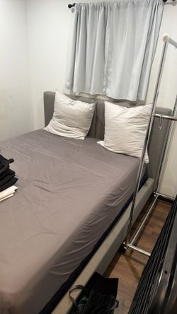 Queen Tempur-Pedic Firm Mattress