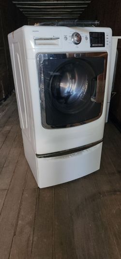 Maytag Maxima Washer and Dryer With Pedestals
