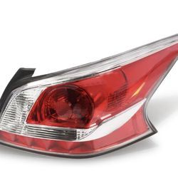 Nissan Altima Rear Passenger Tail Light Assembly 