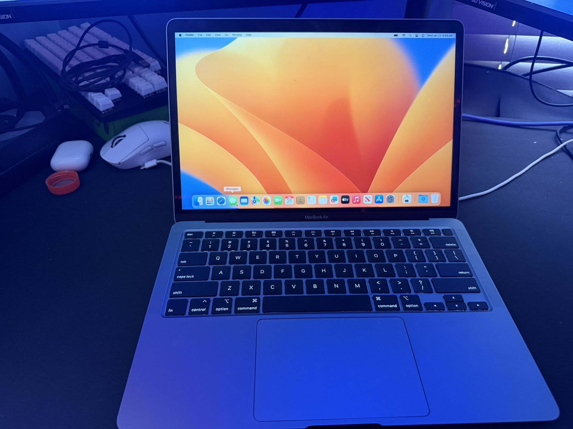 MacBook Air 13” Scissor 2020. (AWSOME BATTERY LIFE)