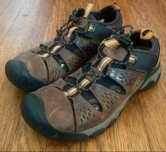 KEEN HIKING SHOES