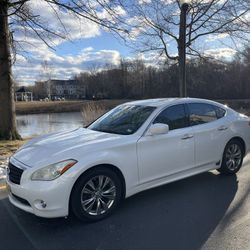 2011 Infiniti M56
