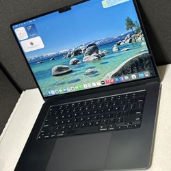 MacBook 15 inch M2 2023  8gb /256 gb Midnight 
