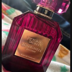 Bombshell Victoria Secret 