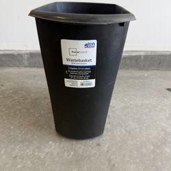 Mainstays 3 Gallon Wastebasket / Trash Can