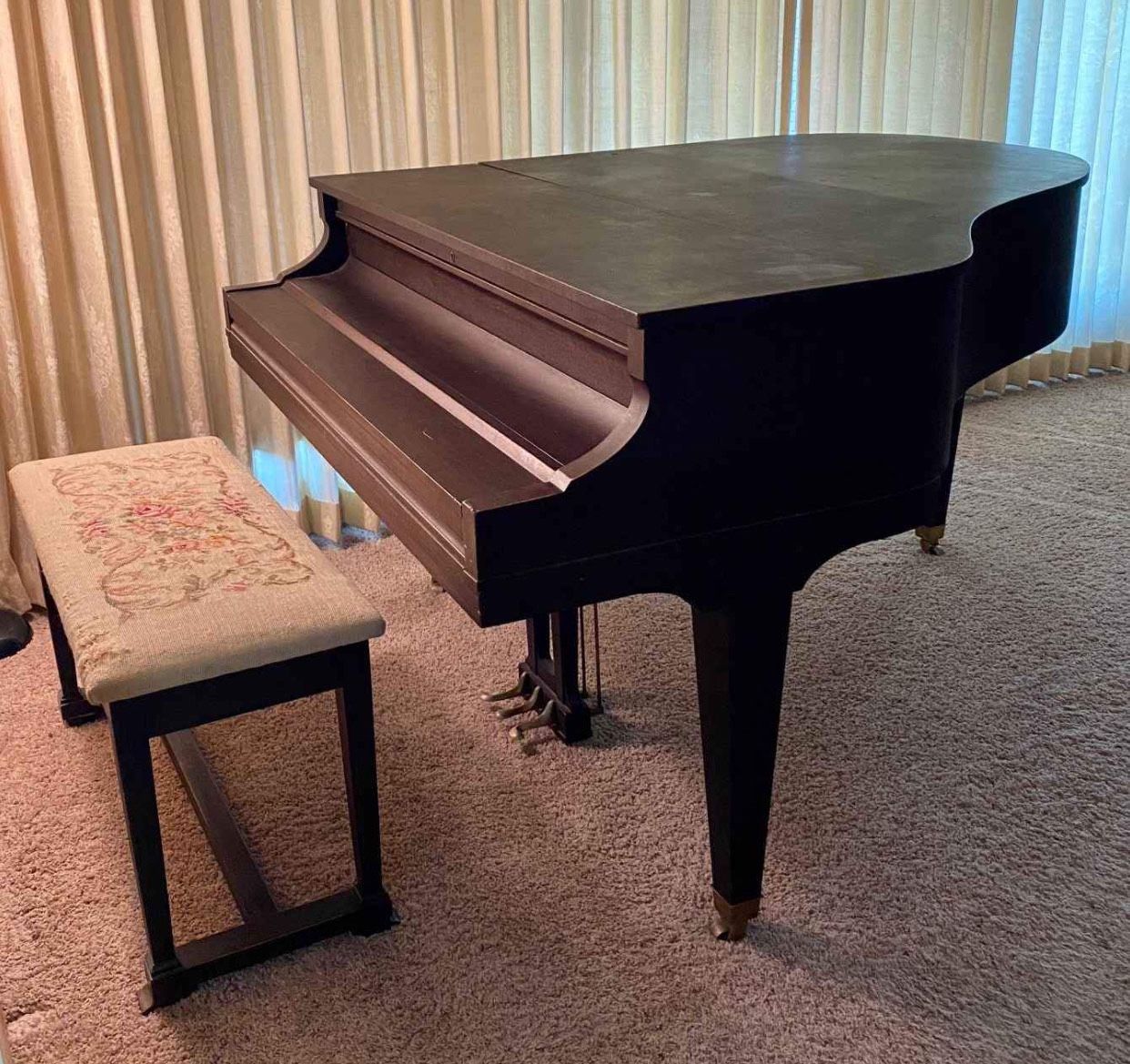 Older Beautiful Mehlin & Sons Violagrand Piano in great condition with good sound Going For Free