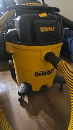 DEWALT 12 Gal. 5.5 HP Poly Wet/Dry Vacuum with Hose and Accessories