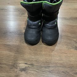 Wonder Nation Winter boots are fleece lined Toddler Boys 