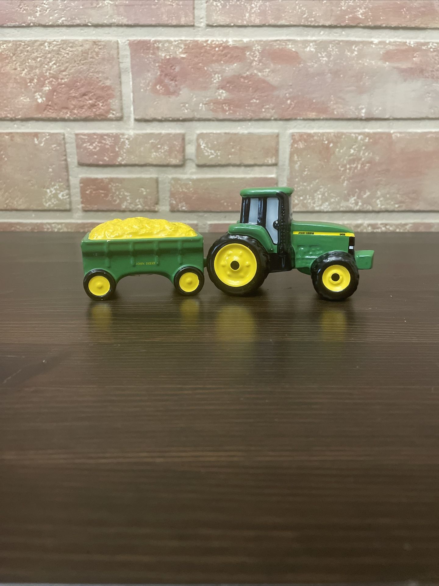 John Deere 1998 by Enesco Salt and Pepper ShakersCorn Tractor Vintage.  Has tiny chips - please see pictures