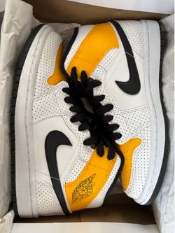 Jordan 1 Mid (Size 7)