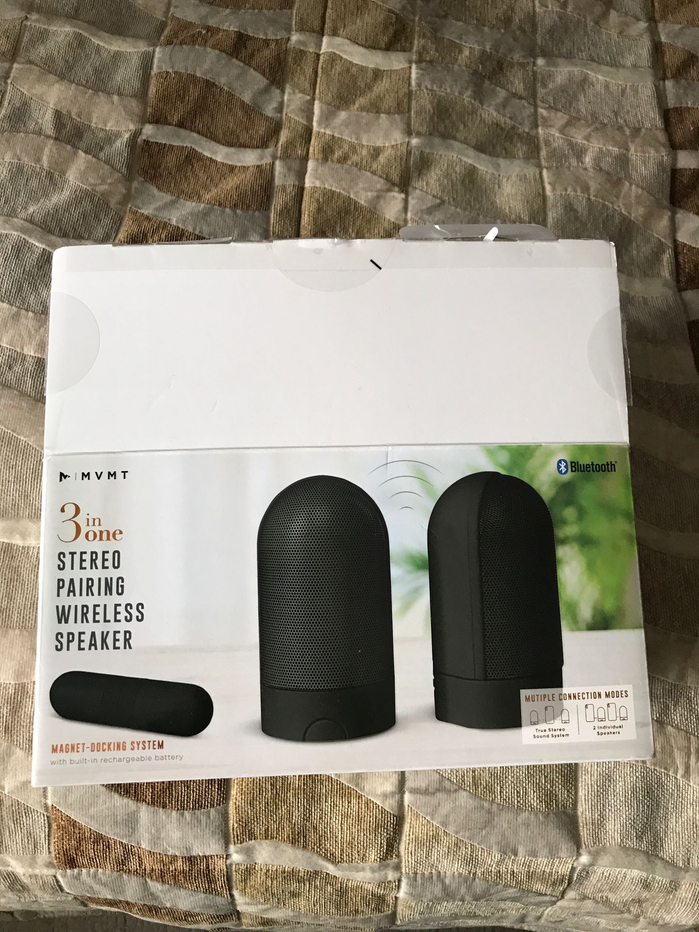 Stereo pairing wireless speakers