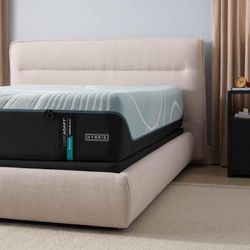 Brand New Tempur-Pedic Luxeadapt Medium Hybrid King California Size 