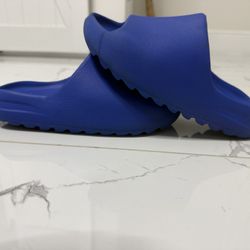 adidas yeezy slide azure - size 7 men (used)