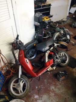1986 Honda spree, rebuilt motor, 2stroke 50cc, needs starter