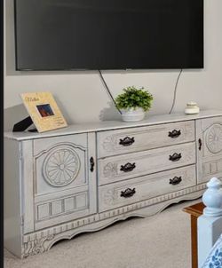 Bedroom furniture queen