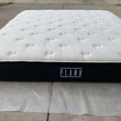 Brooklyn Bedding, Plank Firm, King, Cover: Original Cover Like New