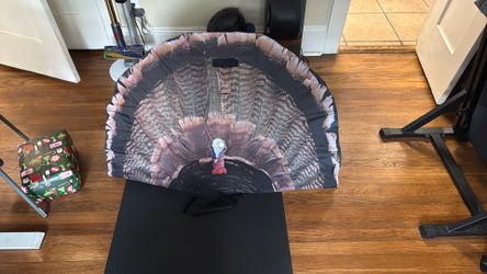 TurkeyFan Portable Turkey Decoy - Realistic Male Turkey Fan Decoy