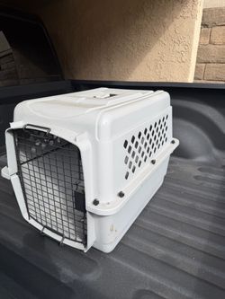 Pet Kennel for sale 9.5/10 condition