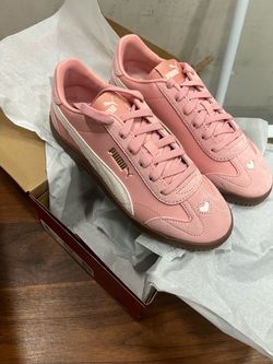 Brand New Puma Women’s Galentines 5v5 Suede Sneaker size 9.5