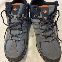 COLUMBIA MEN’S WATERPROOF HIKING BOOTS – SIZE 13 - $55 obo