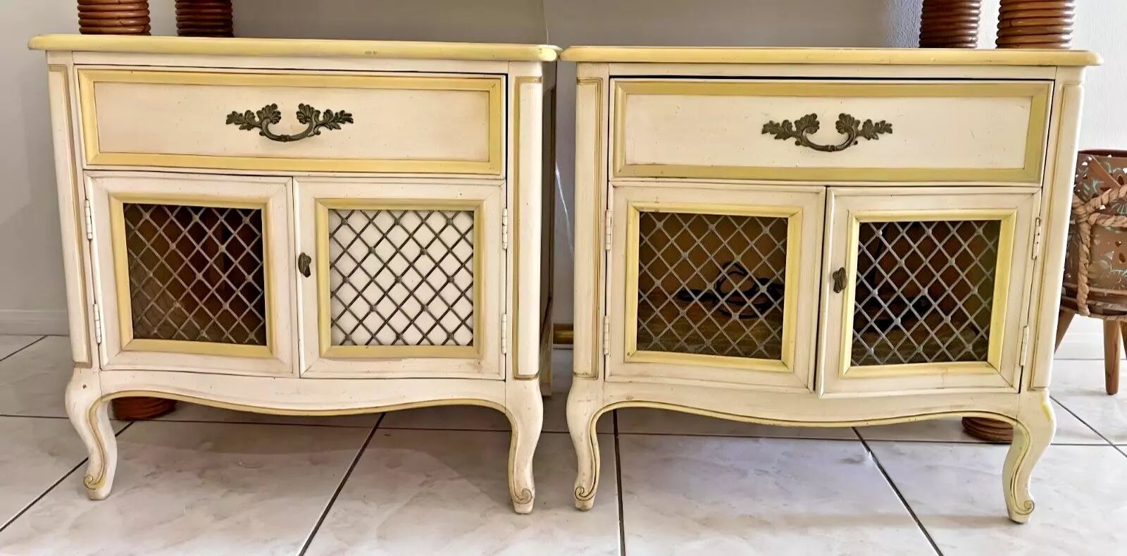 โจTWO Henredon French Country End Tables โ 1960s/70s โ Elegant & Timeless! โจ