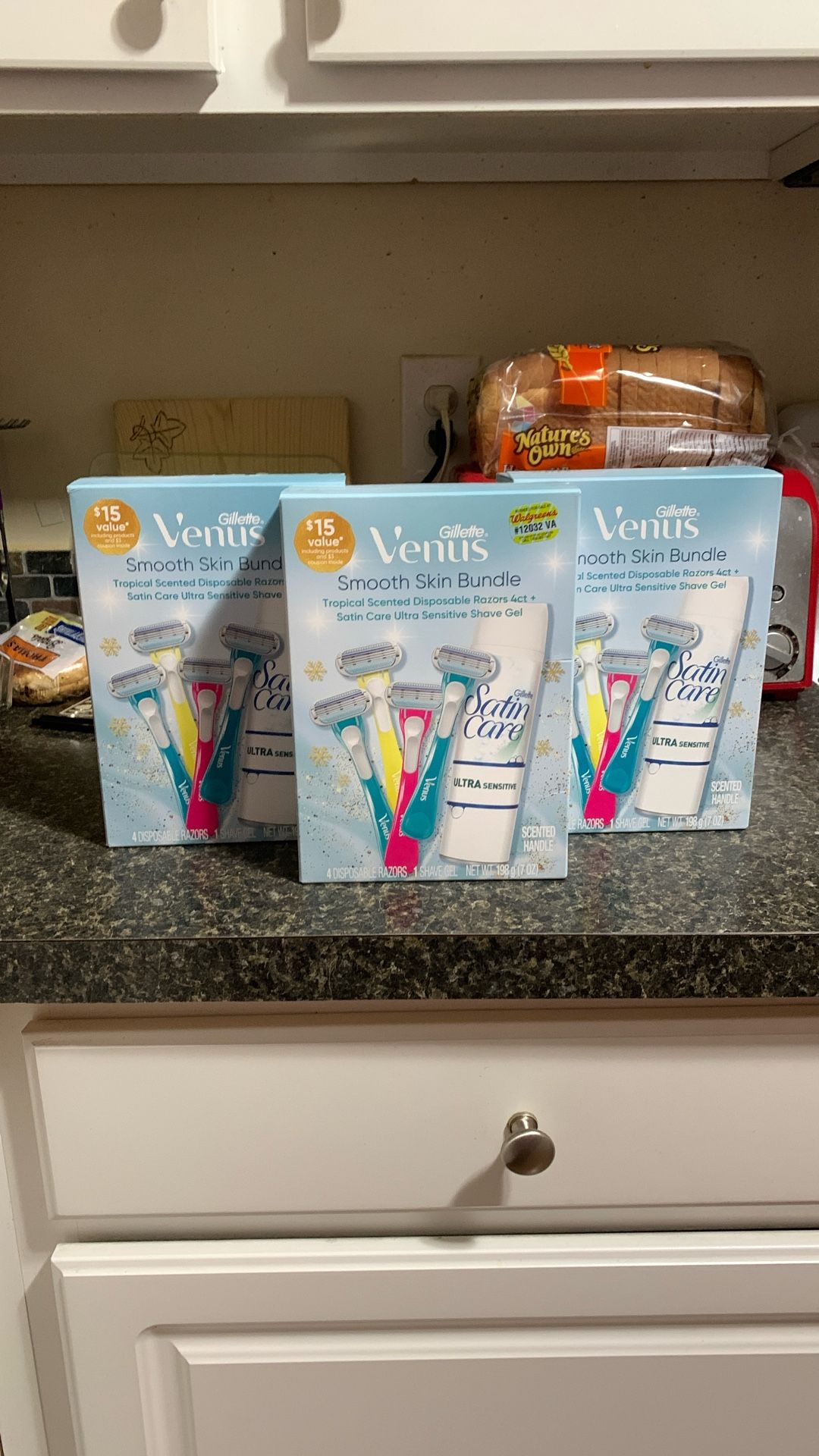 Venus “Smooth Skin “ Gift Sets-3 Items!($45.00+ Value)