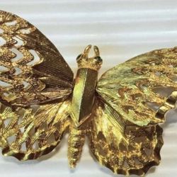 Jeanne GOLD BUTTERFLY BROOCH Spring Moveable Wings Vintage Pin