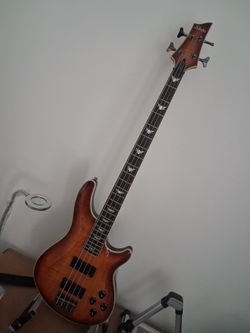 Schecter Omen Extreme 4 Active Bass....in xlnt condition..$450